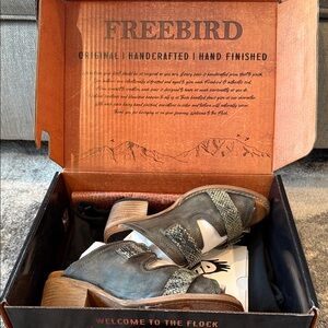 Freebird Green/Gray snake Leather Sandals Size 7 - NEW IN BOX